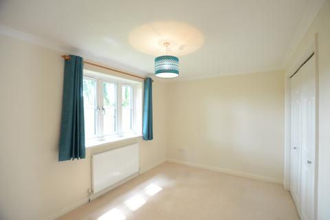 2 bedroom maisonette to rent, Mayfield Court, Eversley