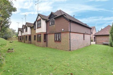 2 bedroom maisonette to rent, Mayfield Court, Eversley