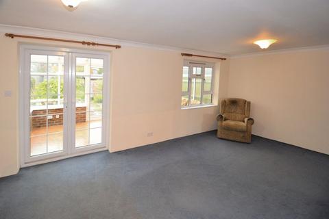 3 bedroom semi-detached house to rent, Warehorne, Ashford