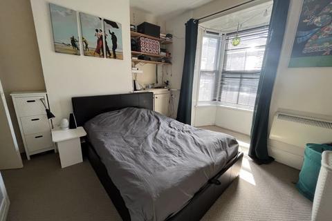 2 bedroom apartment to rent, Wish Street, Rye