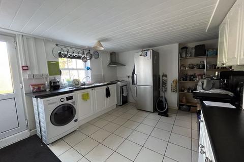 2 bedroom apartment to rent, Wish Street, Rye