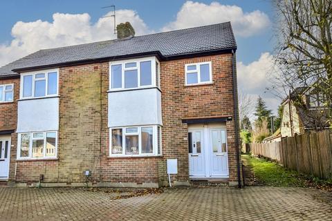 2 bedroom maisonette to rent, Berkeley Avenue, Chesham