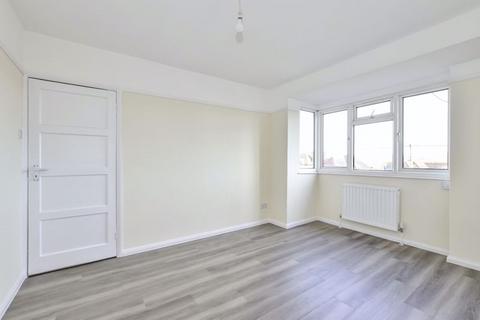 2 bedroom maisonette to rent, Berkeley Avenue, Chesham