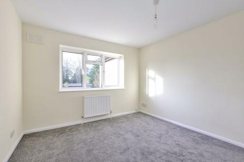 2 bedroom maisonette to rent, Berkeley Avenue, Chesham