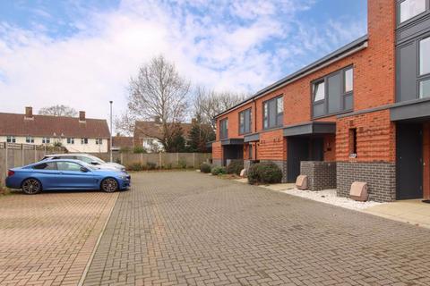 8 School End Crescent, Hemel Hempstead, HP1 2DZ