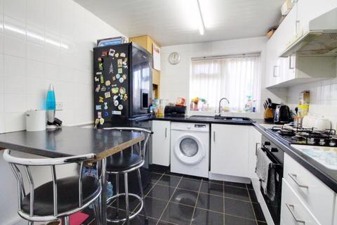 2 bedroom property for sale, Theobalds Close, Cuffley EN6