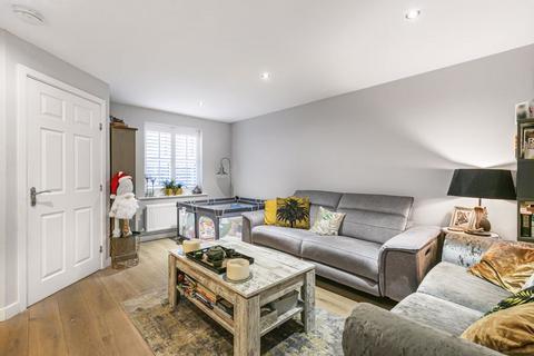 4 Arnold Close, Hertford, SG13 7ES