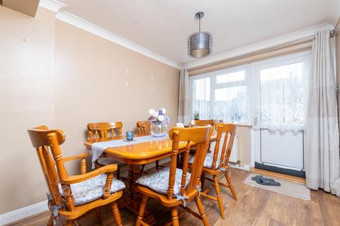 11 Chelmsford Road, Rochester, ME2 2RY