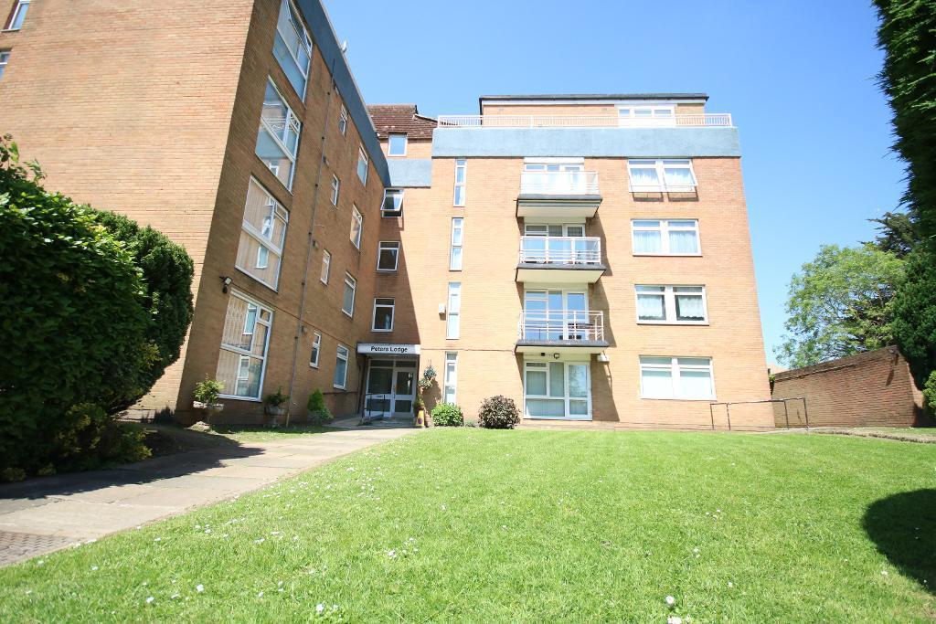 Ha8 Postcode Edgware HA8 3 bed apartment - £2,250 pcm (£519 pw)