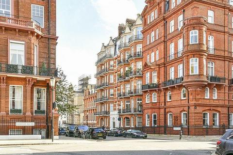 3 bedroom terraced house to rent, Cadogan Square, London SW1X