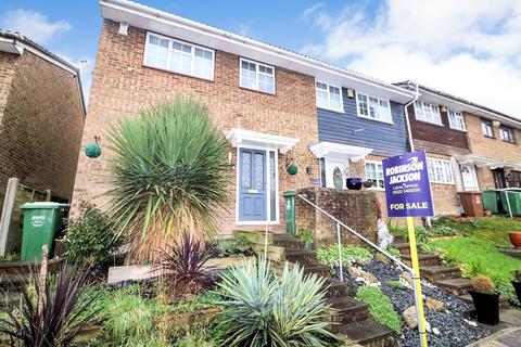 3 bedroom terraced house for sale, Myrtle Close, Erith, DA8