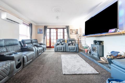 3 bedroom semi-detached house for sale, Harefield Road, North Uxbridge