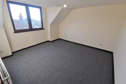 3 bedroom flat to rent, High Street, Methil, Leven, KY8