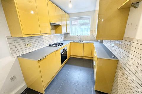 2 bedroom flat to rent, Dorchester Court, Buckingham Road, South Woodford