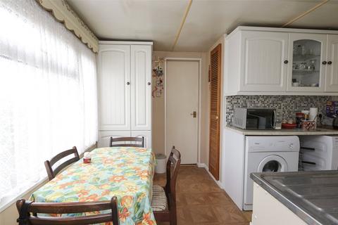 2 bedroom retirement property for sale, Avonsmere Residential Park, Stoke Gifford, Bristol, South Gloucestershire, BS34