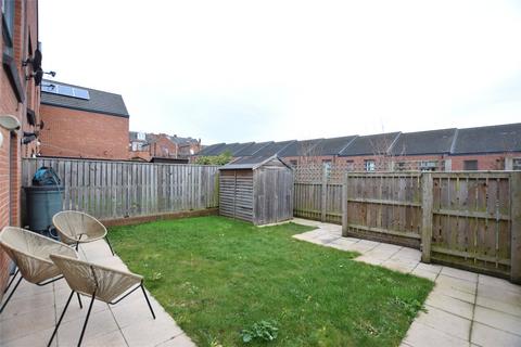 3 bedroom terraced house to rent, Armstrong Street, Gateshead, NE8