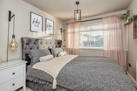 28 Ashbourne Drive, Cleckheaton, BD19 5JQ