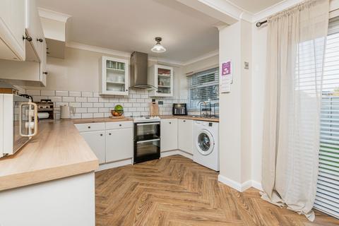 28 Ashbourne Drive, Cleckheaton, BD19 5JQ