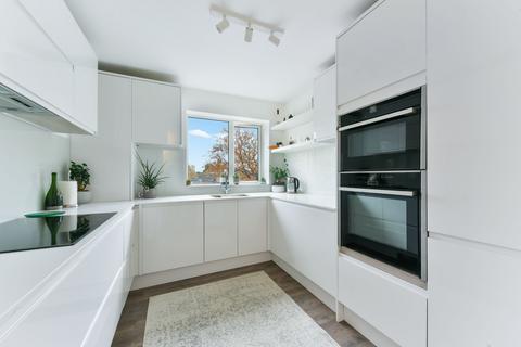 2 bedroom apartment for sale, Queensmere Road, London SW19