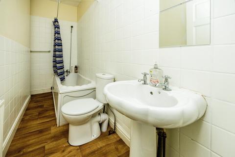 2 bedroom terraced house for sale, Blackmoorfoot Road, Huddersfield HD4