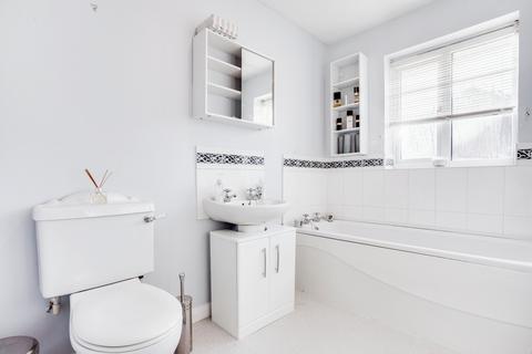 18 Badminton View, Leeds, LS10 4UT