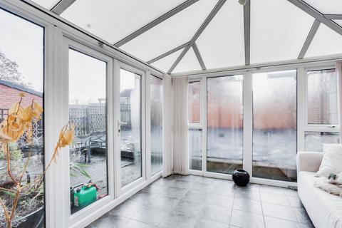 18 Badminton View, Leeds, LS10 4UT