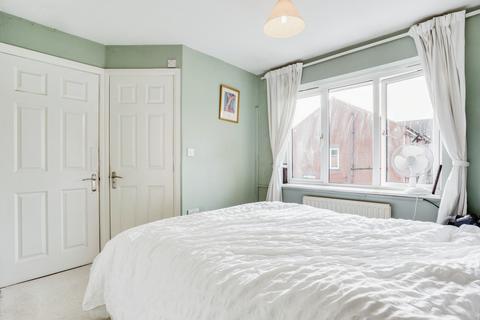 18 Badminton View, Leeds, LS10 4UT