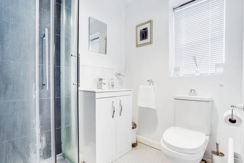 18 Badminton View, Leeds, LS10 4UT