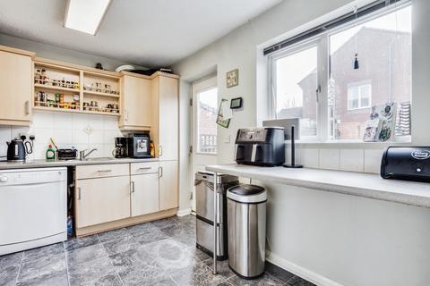 18 Badminton View, Leeds, LS10 4UT