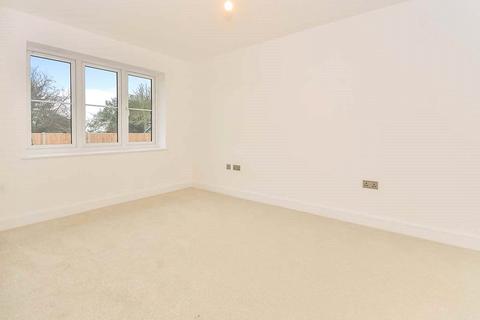 2 bedroom bungalow to rent, Dover Road, Deal CT14