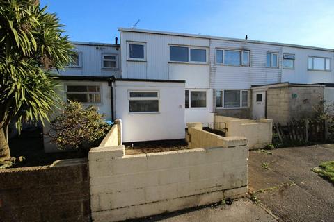 3 bedroom terraced house to rent, Holly Court, West Sussex PO22