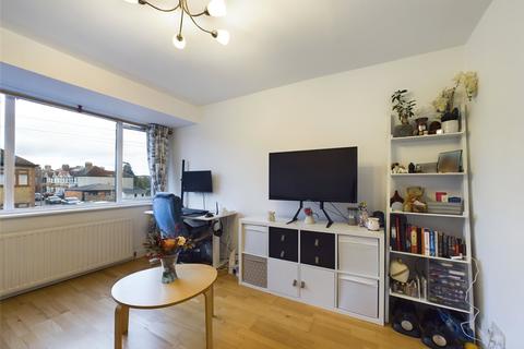 1 bedroom flat for sale, Fourth Avenue, Romford RM7