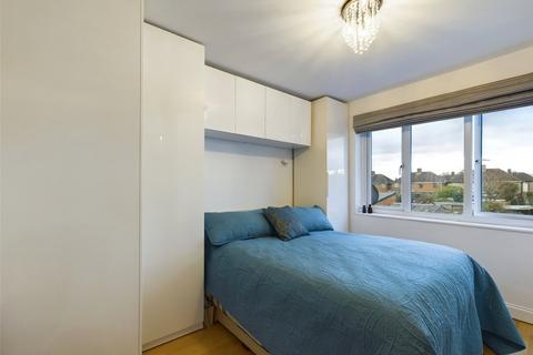 1 bedroom flat for sale, Fourth Avenue, Romford RM7