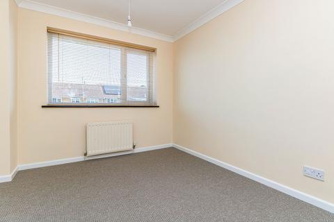 3 bedroom terraced house to rent, Macklands Way, Gillingham ME8