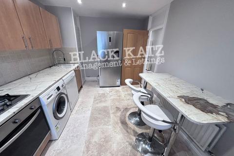 4 bedroom house to rent, SW8