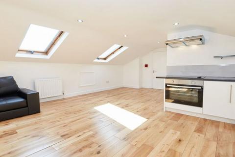 Studio to rent, NW6