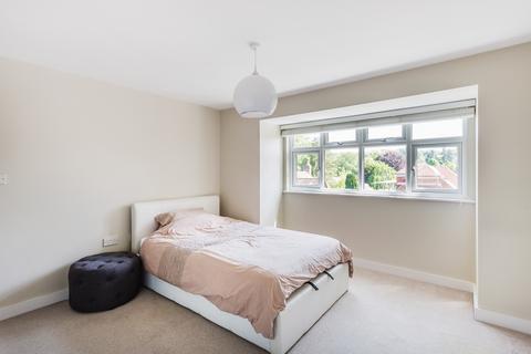 2 bedroom apartment to rent, Doran Drive, Redhill RH1