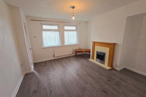 3 bedroom semi-detached house to rent, Lynfield Drive, Bradford, BD9