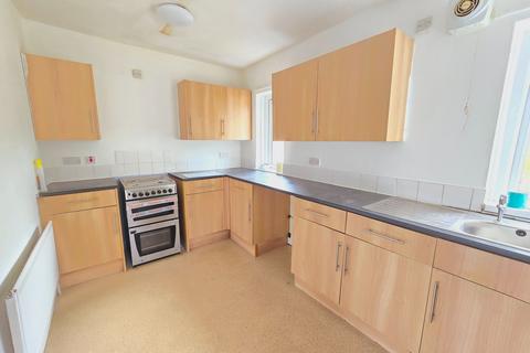 3 bedroom semi-detached house to rent, Lynfield Drive, Bradford, BD9