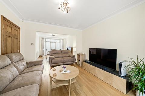 25 Whitton Drive, Greenford, UB6 0QY