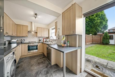 25 Whitton Drive, Greenford, UB6 0QY