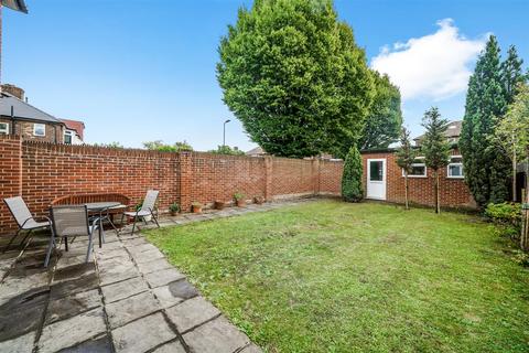 25 Whitton Drive, Greenford, UB6 0QY