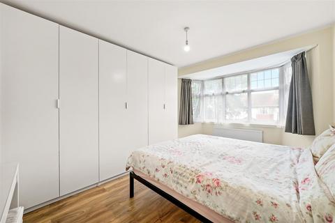25 Whitton Drive, Greenford, UB6 0QY