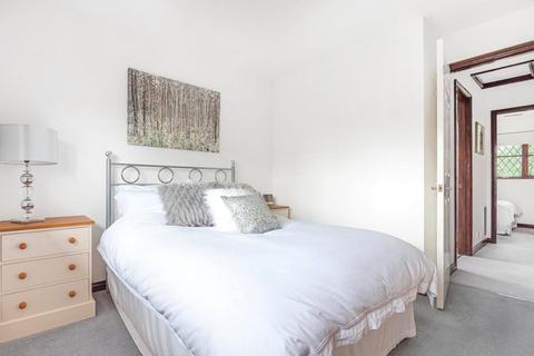 37 Bishops Drive, Wokingham, RG40 1WA