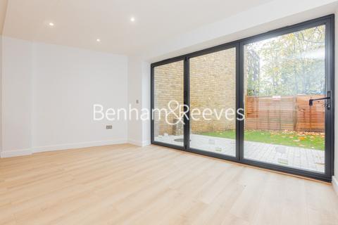 3 bedroom apartment to rent, Disraeli Road, Hammersmith SW15