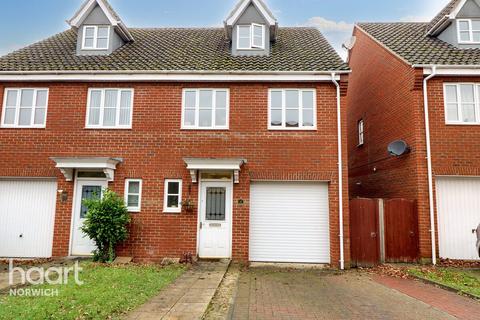 3 bedroom townhouse for sale, Caddow Road, Norwich