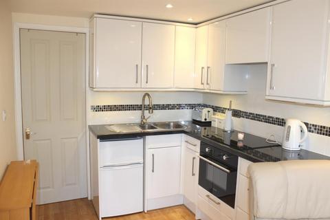 1 bedroom flat to rent, Mead Close, Egham TW20