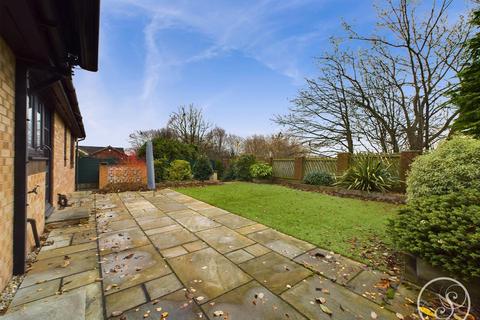 3 bedroom bungalow for sale, Templegate Close, Leeds