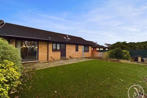 3 bedroom bungalow for sale, Templegate Close, Leeds