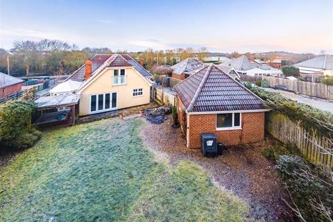 4 bedroom chalet to rent, Hookhams Lane, Renhold, Bedford